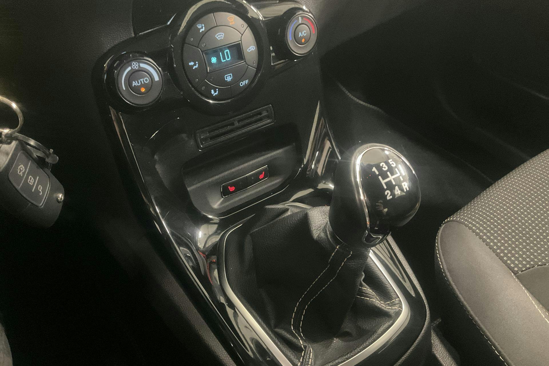 Vehicle Image 12
