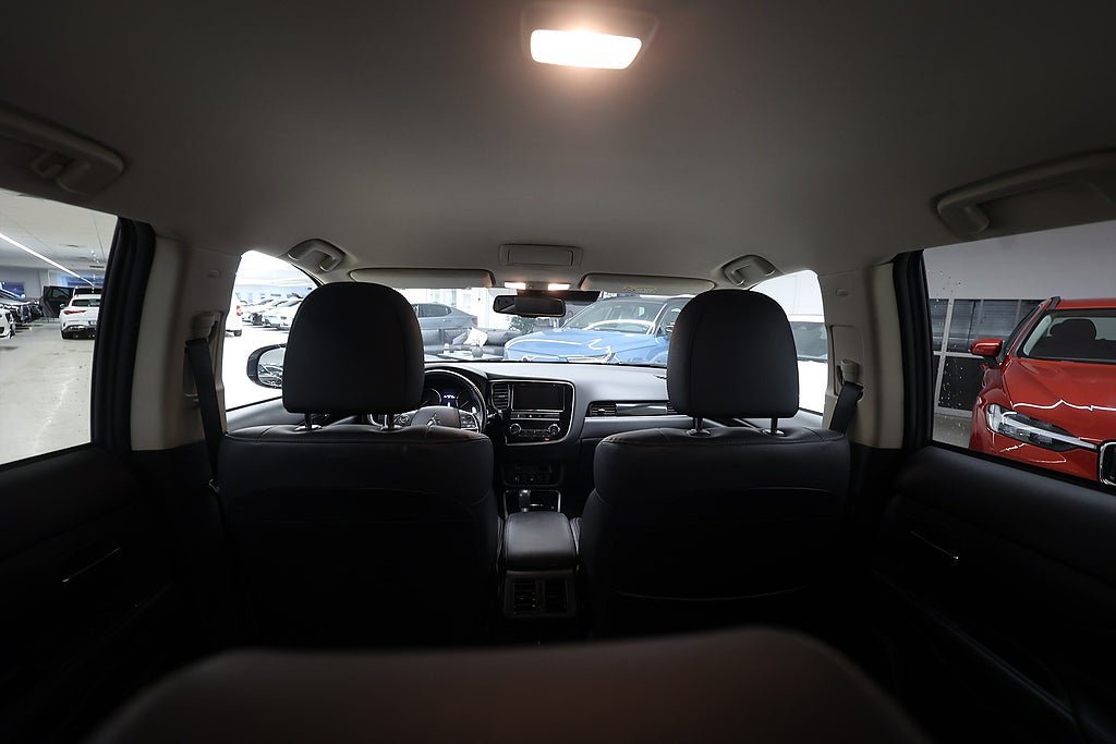 Vehicle Image 10