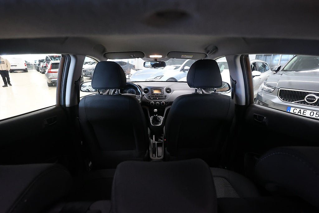 Vehicle Image 10