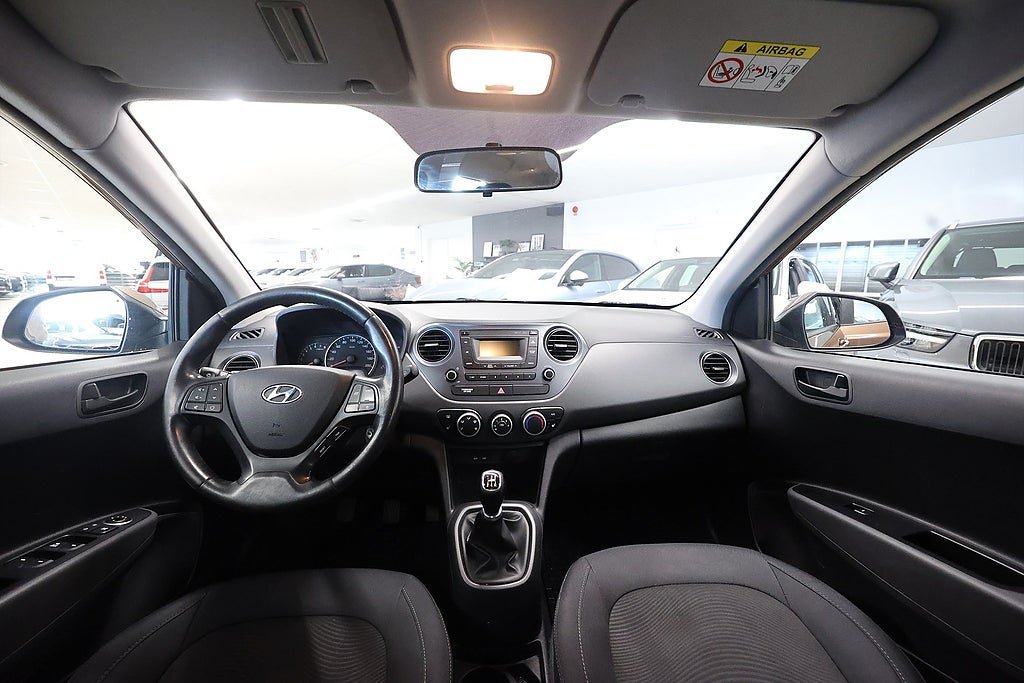 Vehicle Image 12