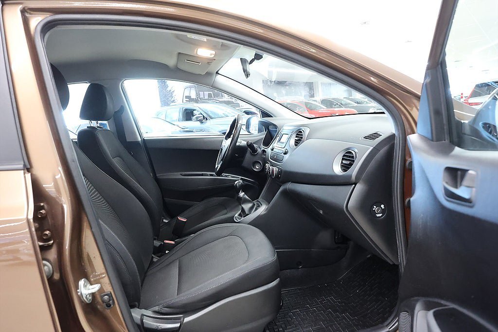 Vehicle Image 13