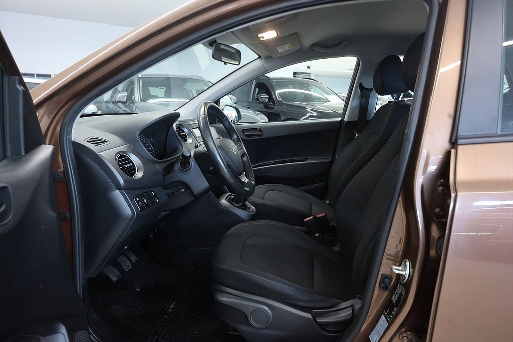 Vehicle Image 14