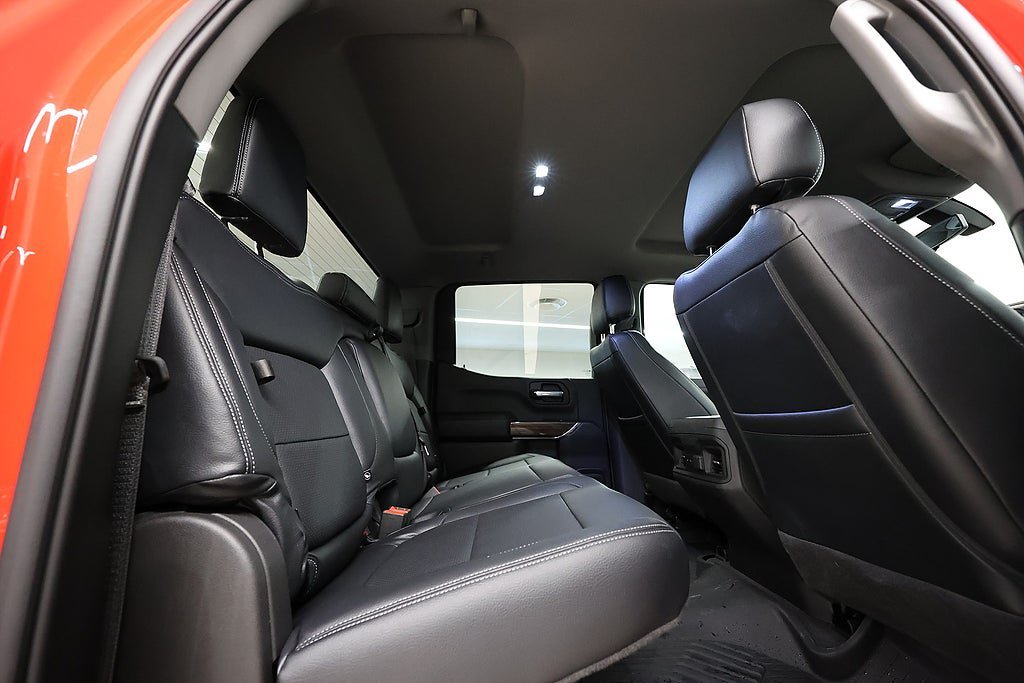 Vehicle Image 12