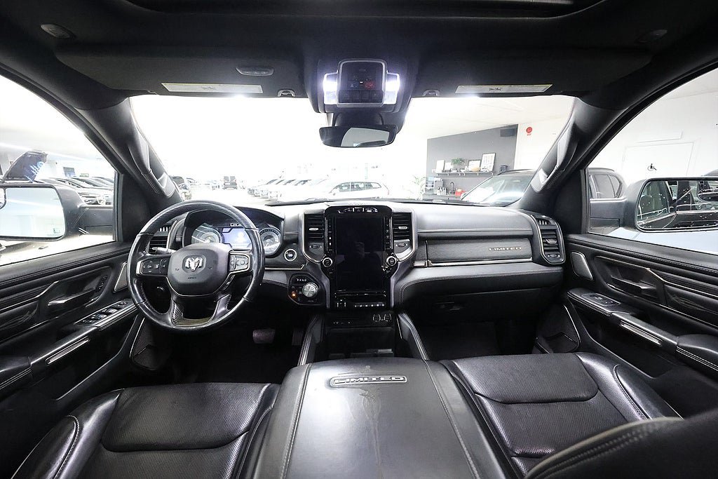 Vehicle Image 12