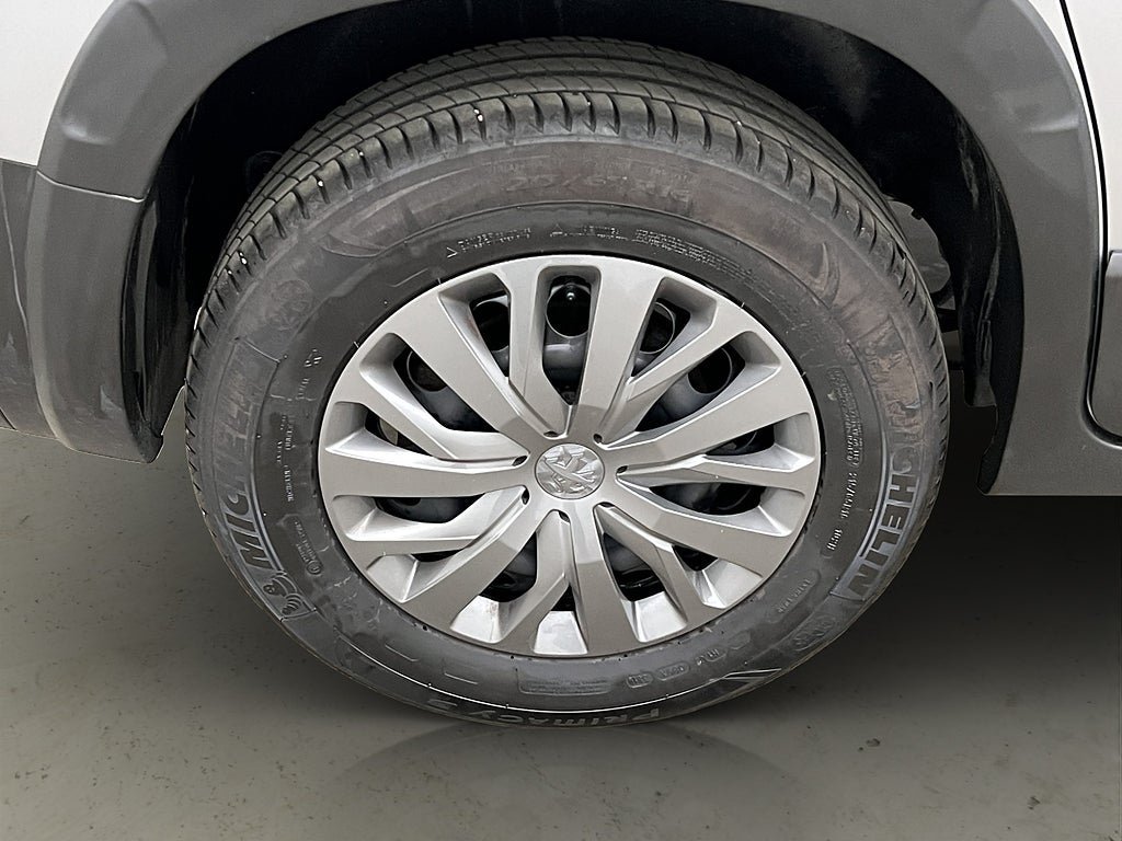 Vehicle Image 32
