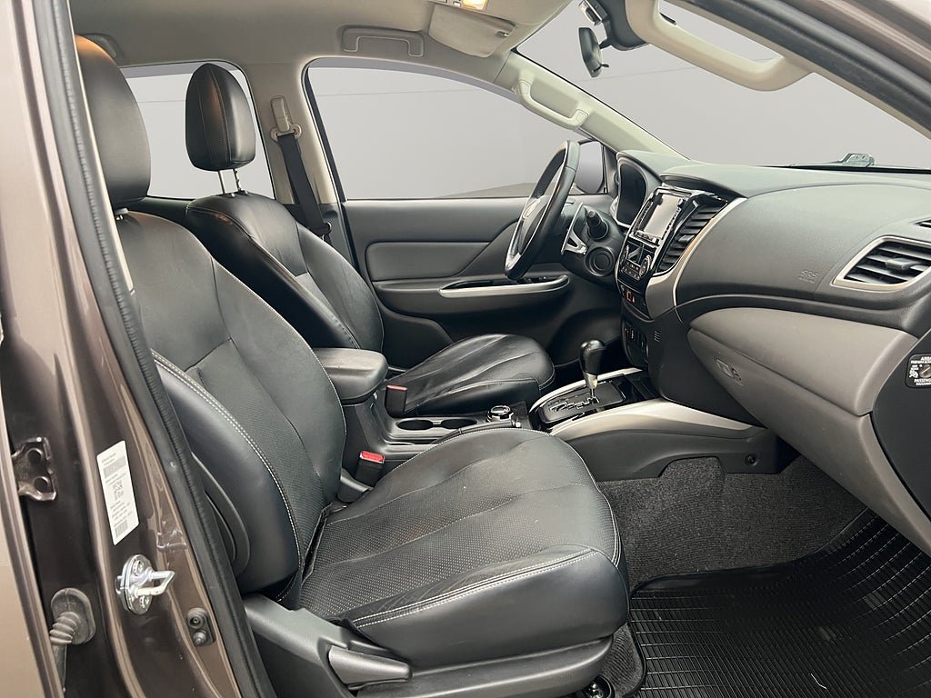 Vehicle Image 30