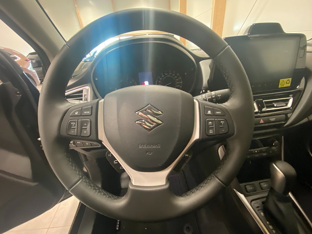 Vehicle Image 9