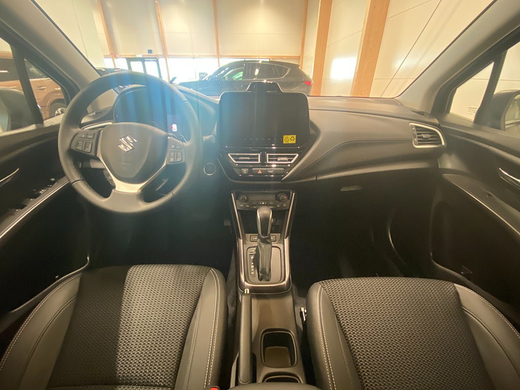 Vehicle Image 10