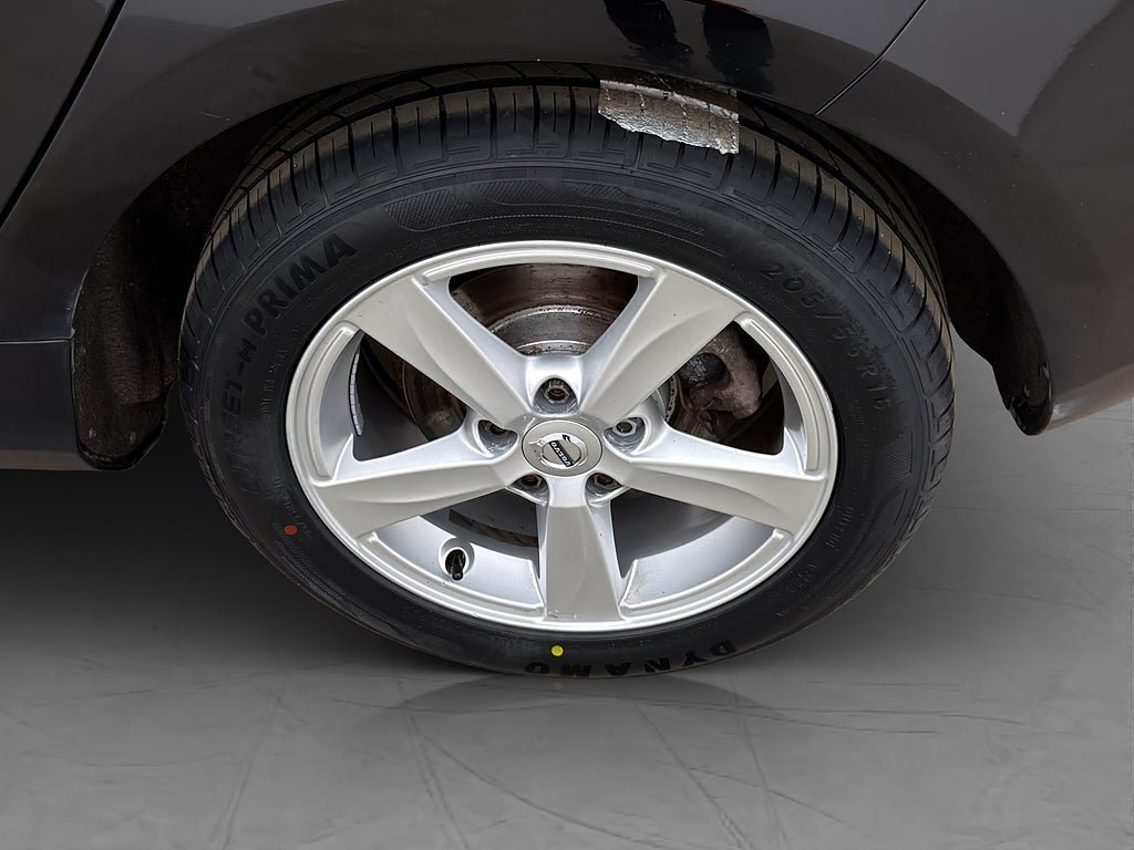 Vehicle Image 25
