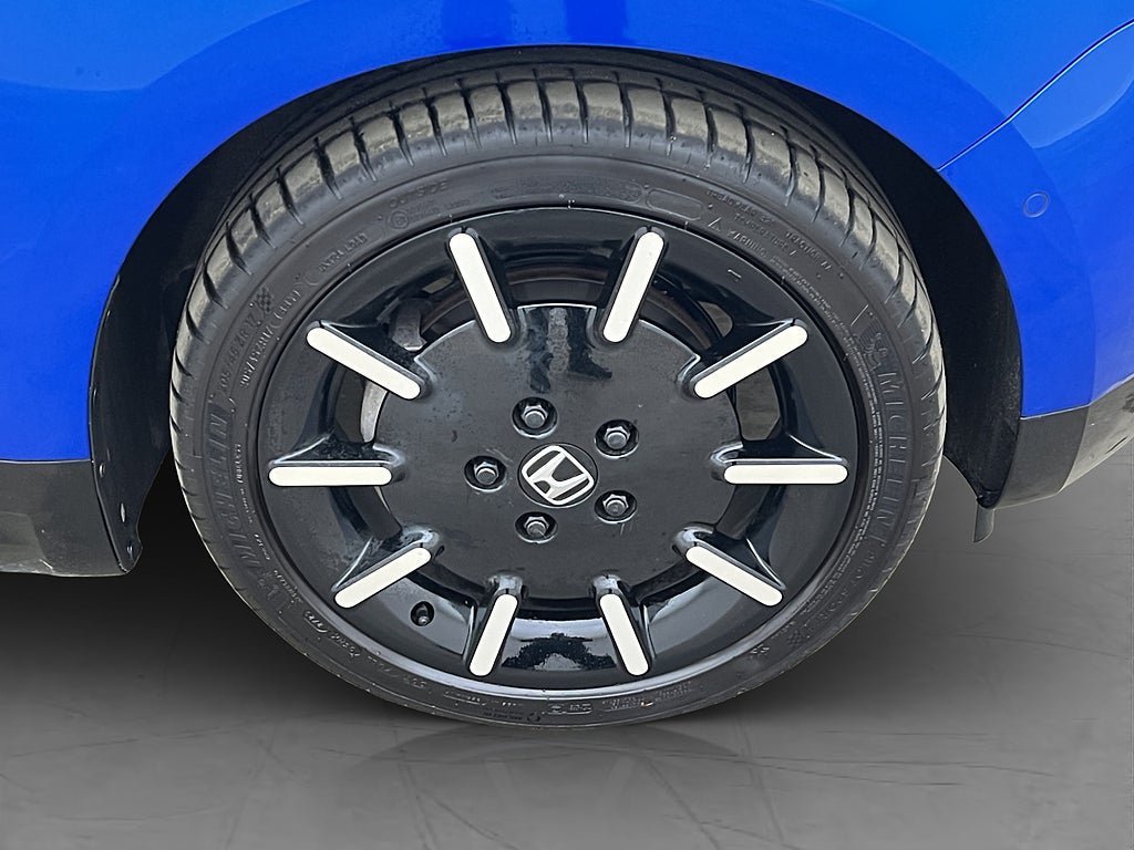 Vehicle Image 36