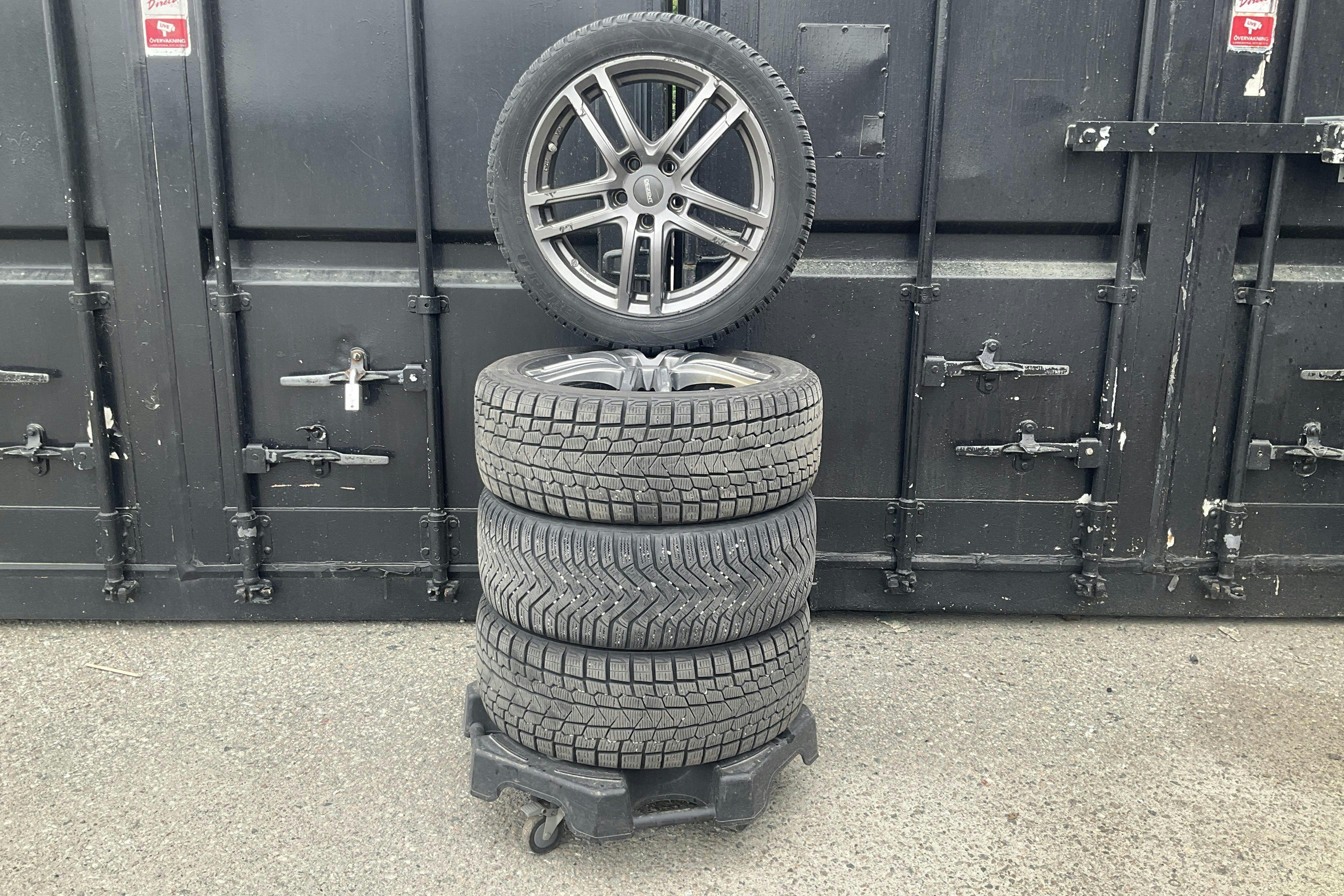 Vehicle Image 16