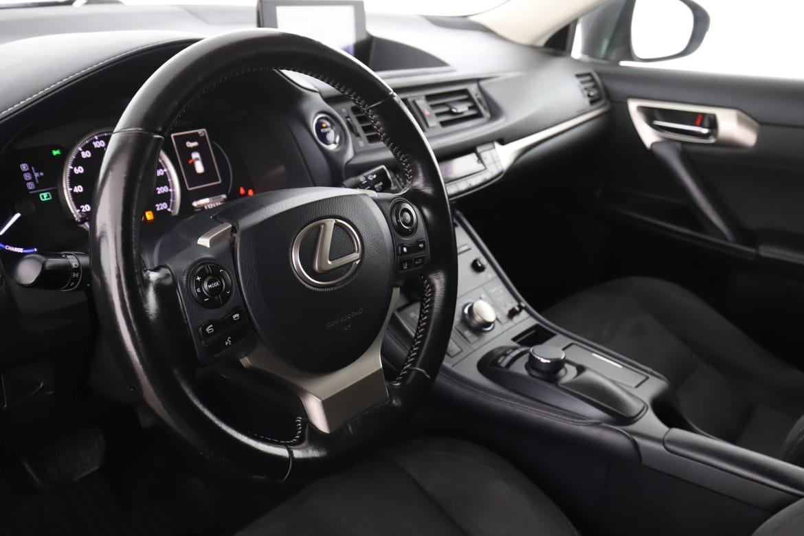 Vehicle Image 12