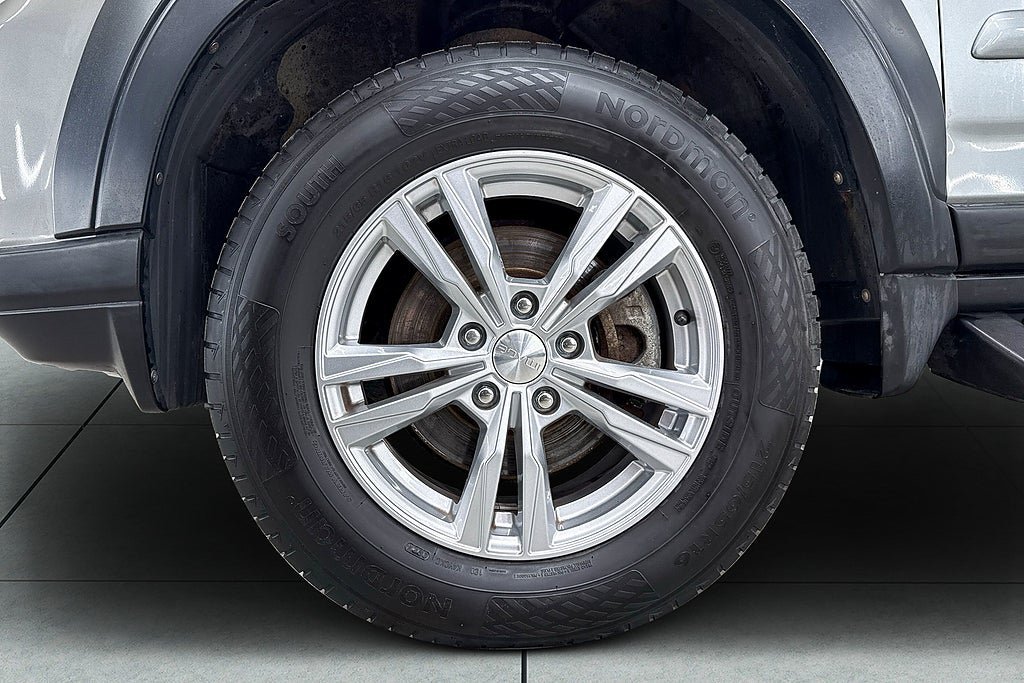 Vehicle Image 8