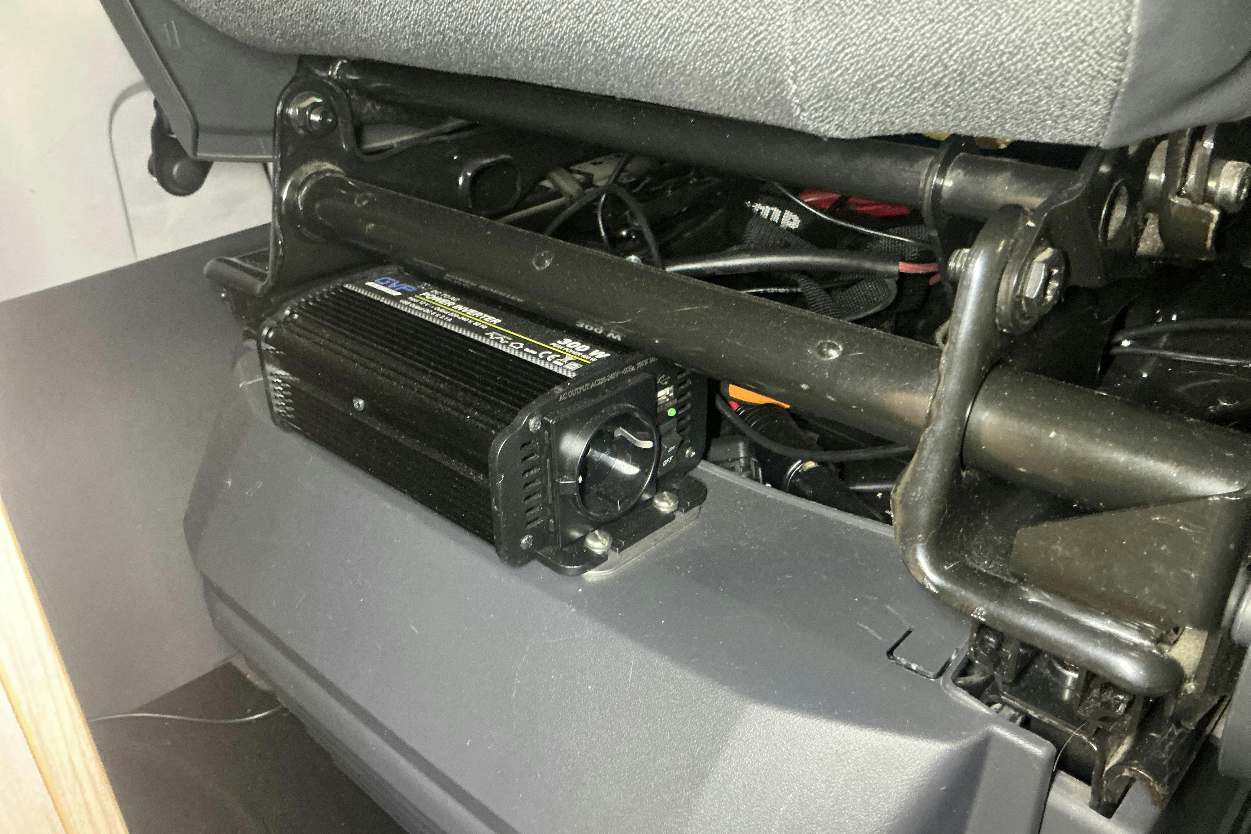 Vehicle Image 25