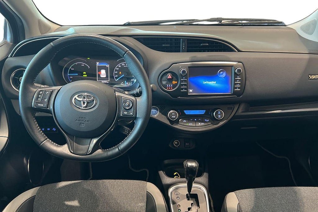 Vehicle Image 10