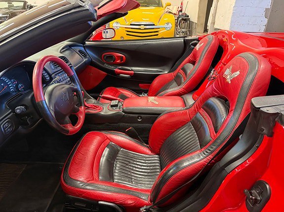 Vehicle Image 25