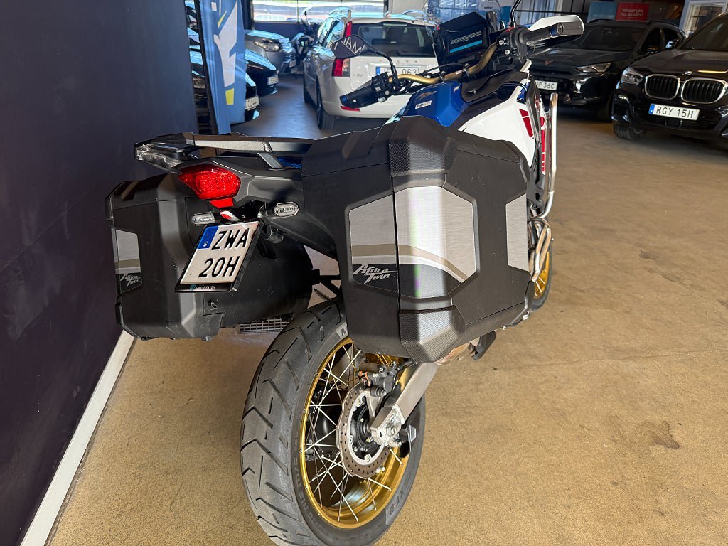 Vehicle Image 4