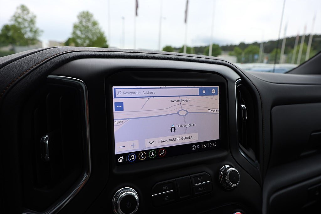 Vehicle Image 25