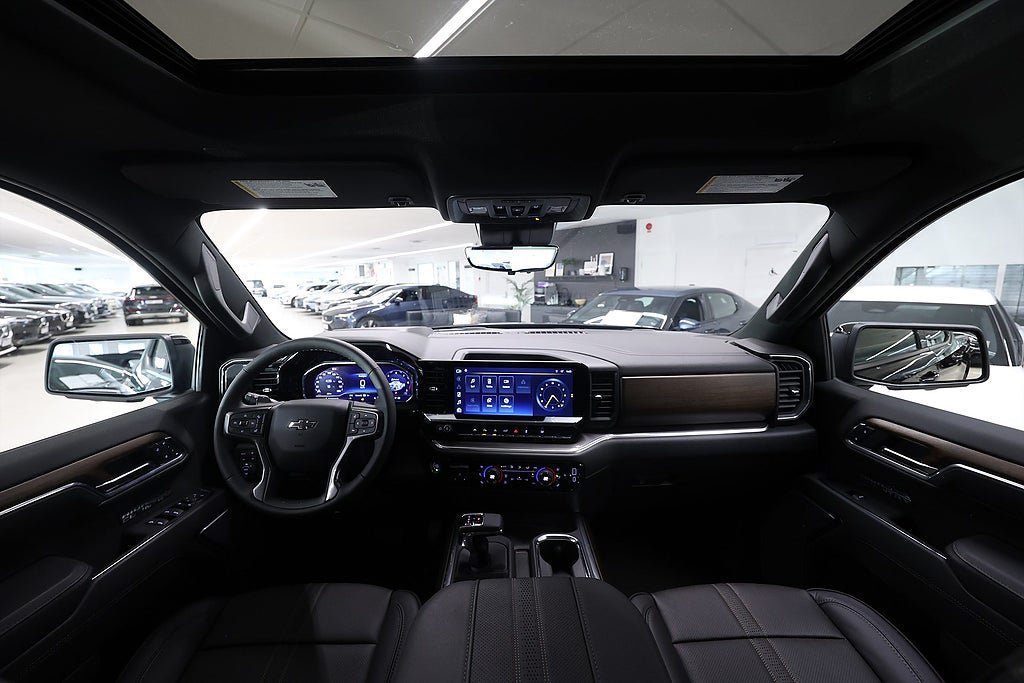 Vehicle Image 12
