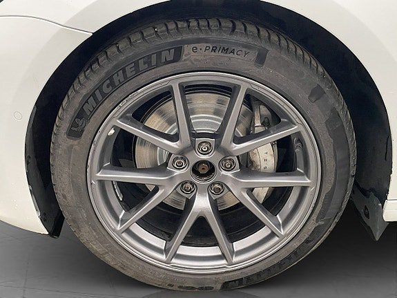 Vehicle Image 32