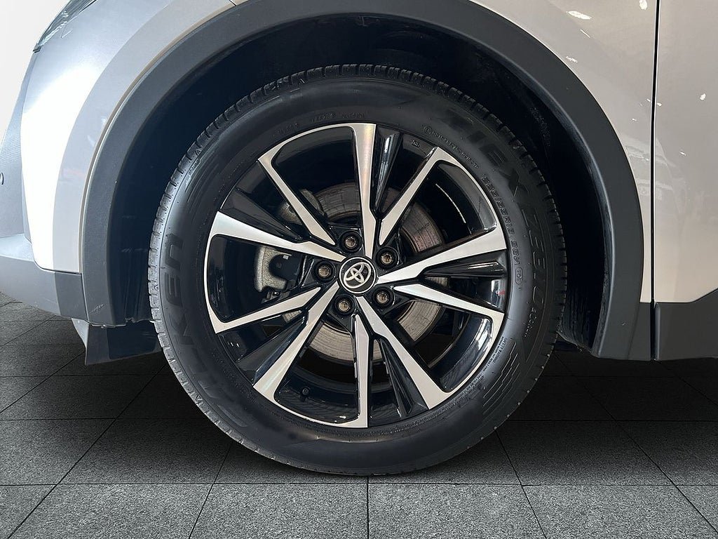 Vehicle Image 16