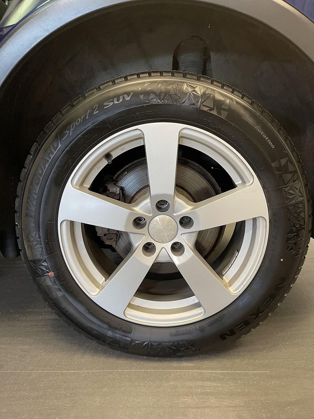 Vehicle Image 9
