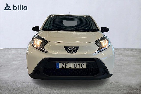 Vehicle Image 6