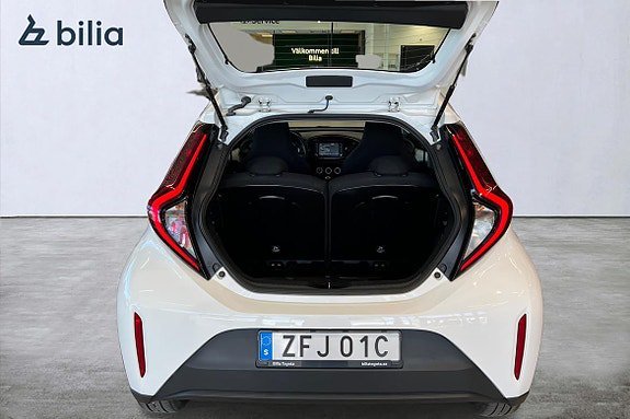 Vehicle Image 11