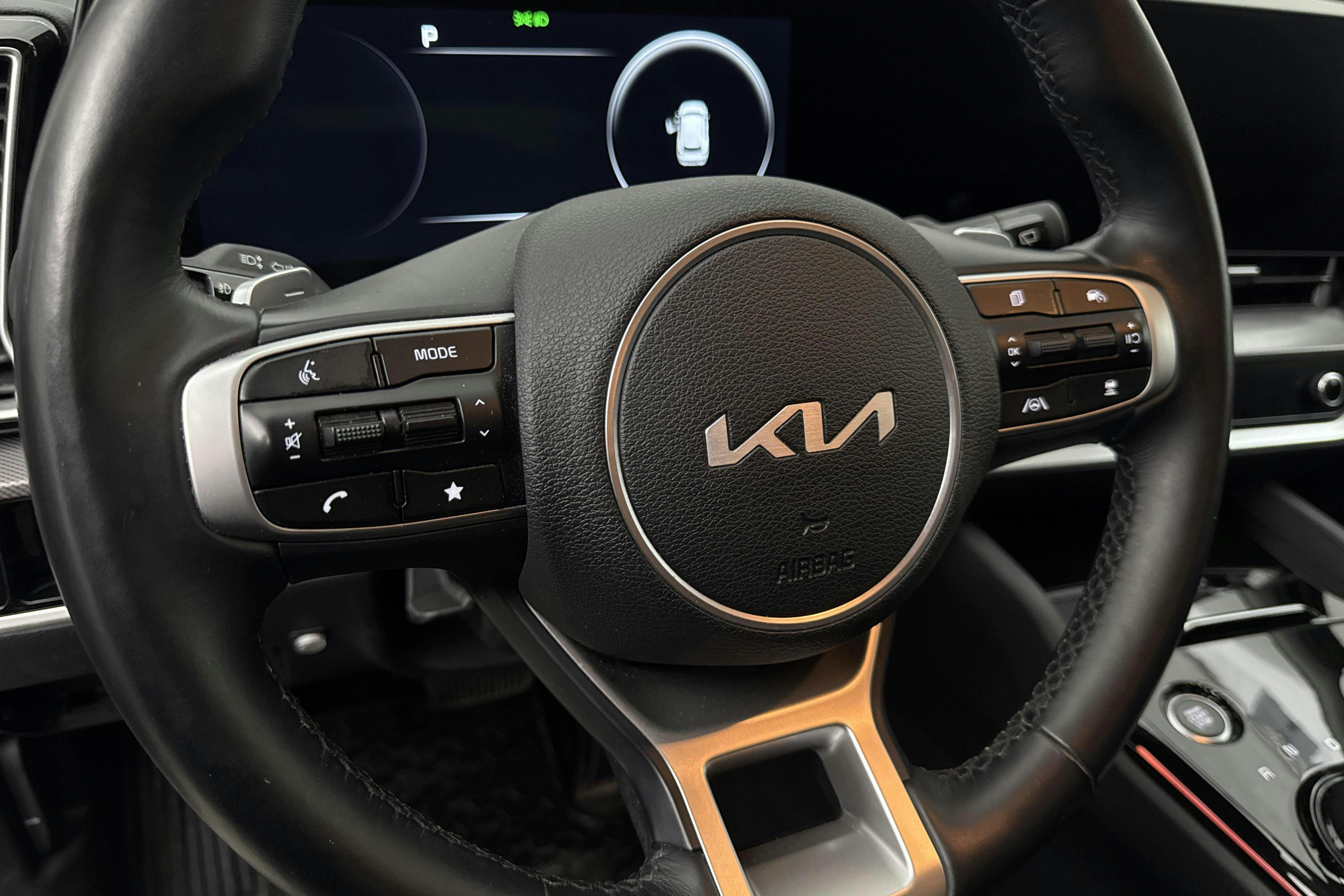 Vehicle Image 16
