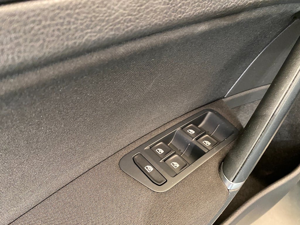 Vehicle Image 26