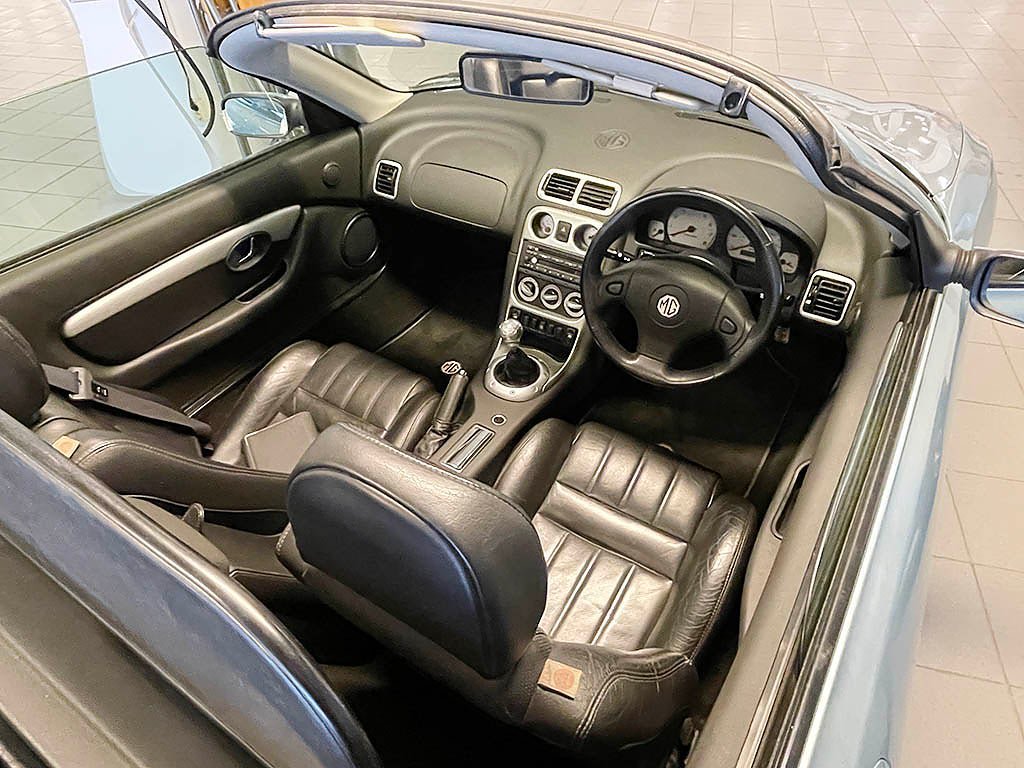 Vehicle Image 6
