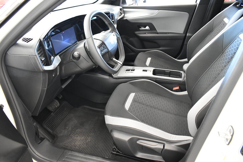 Vehicle Image 11
