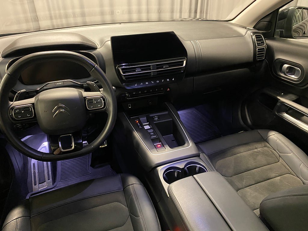 Vehicle Image 10