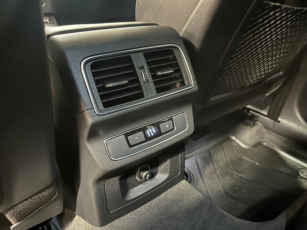 Vehicle Image 28