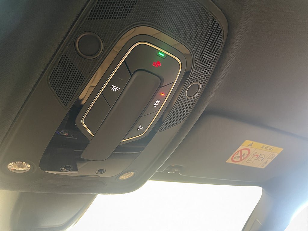 Vehicle Image 32