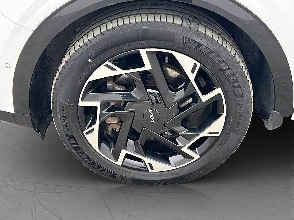 Vehicle Image 33