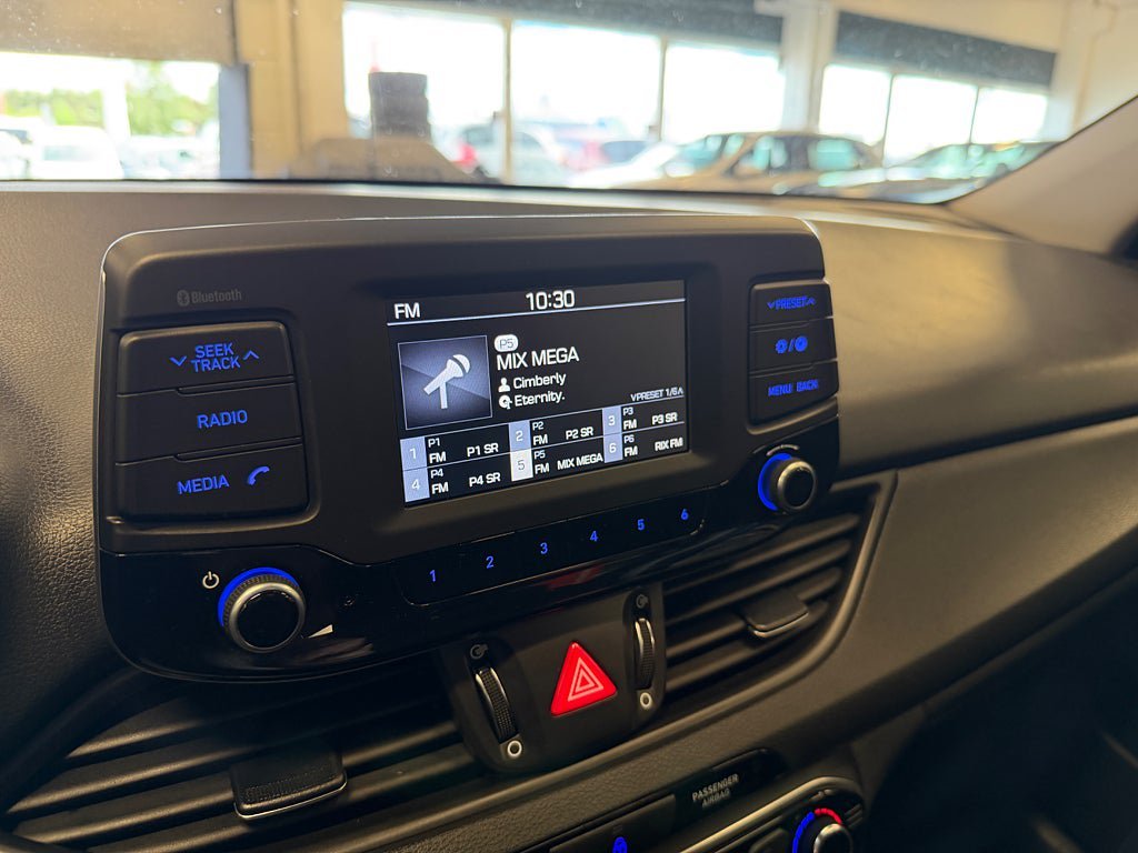 Vehicle Image 16