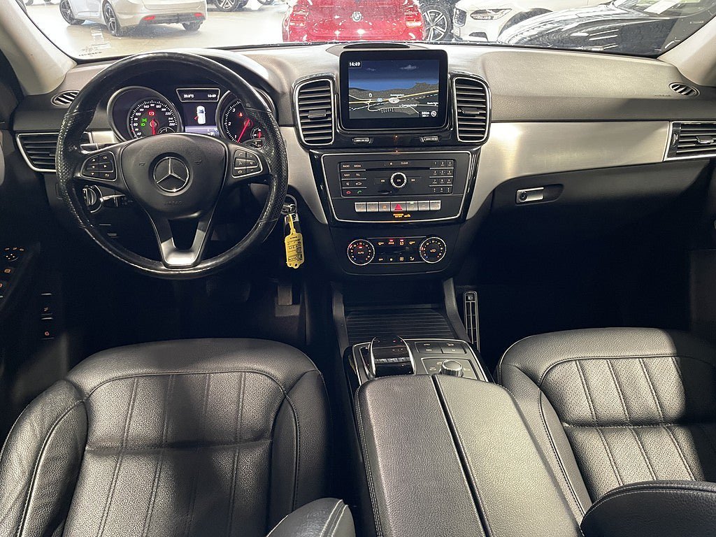 Vehicle Image 12