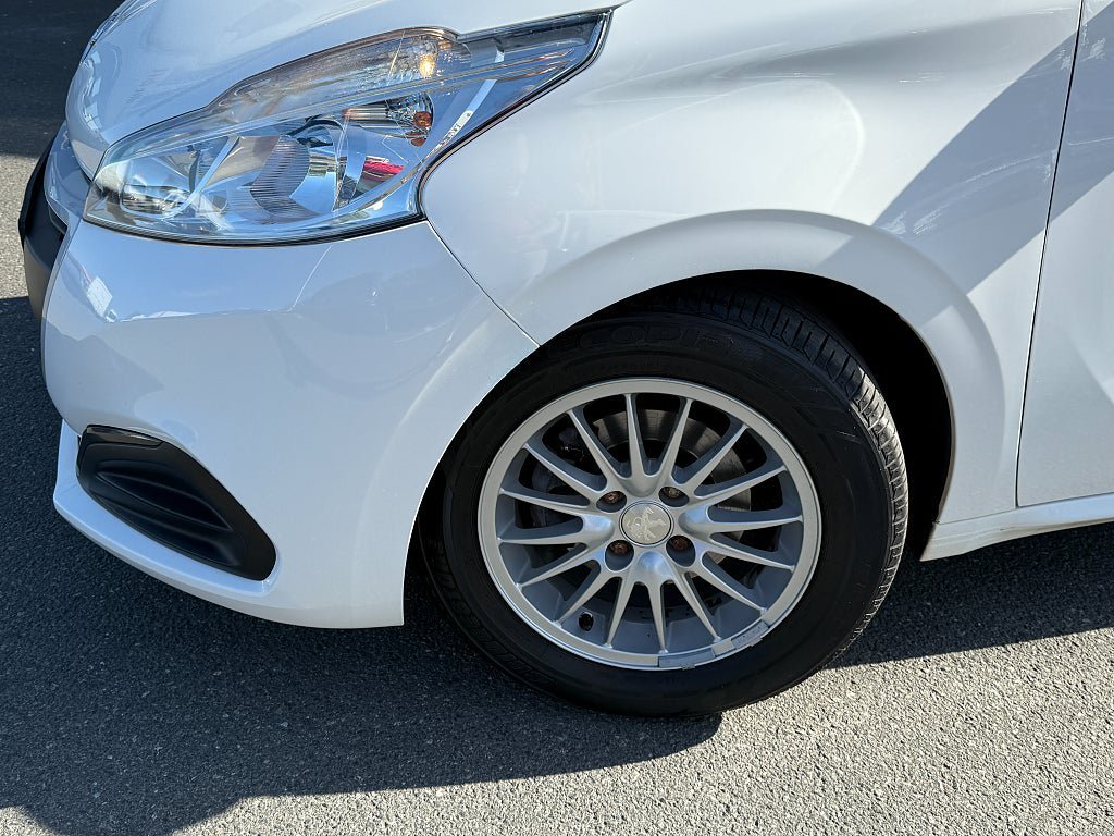 Vehicle Image 8