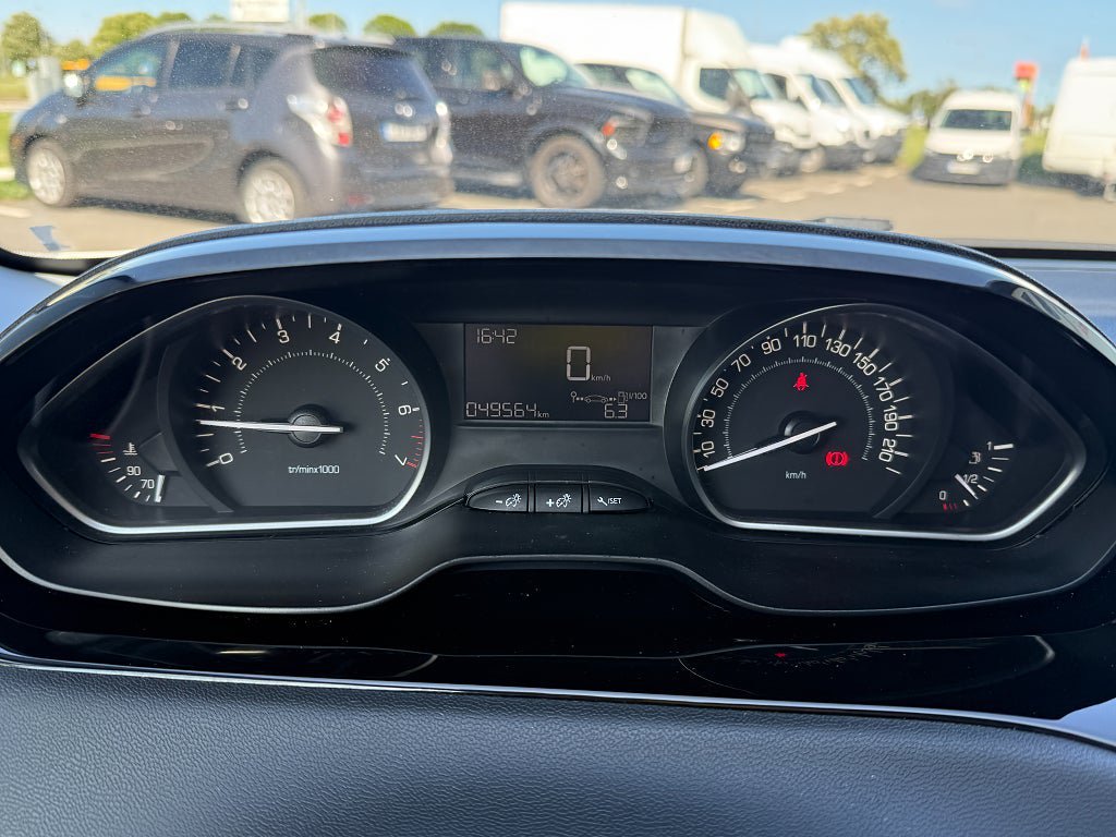Vehicle Image 13