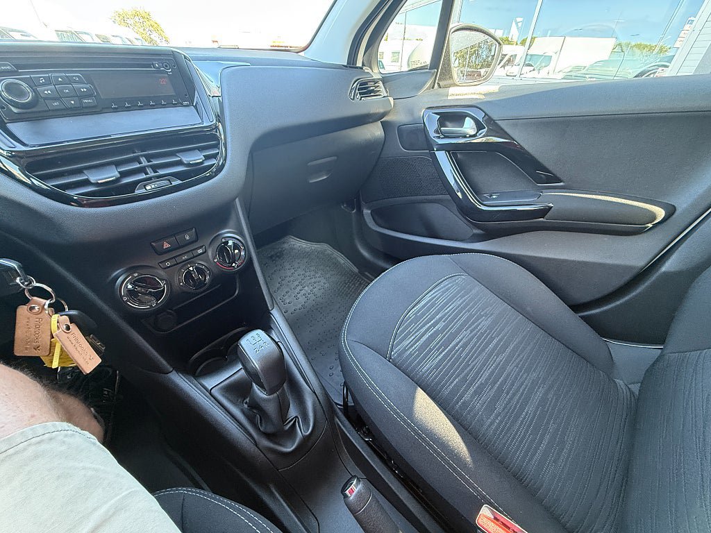Vehicle Image 15