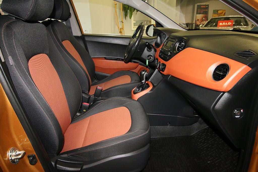 Vehicle Image 11