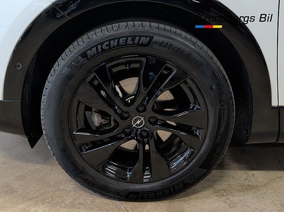 Vehicle Image 16