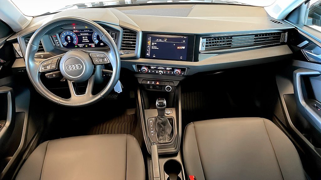 Vehicle Image 10