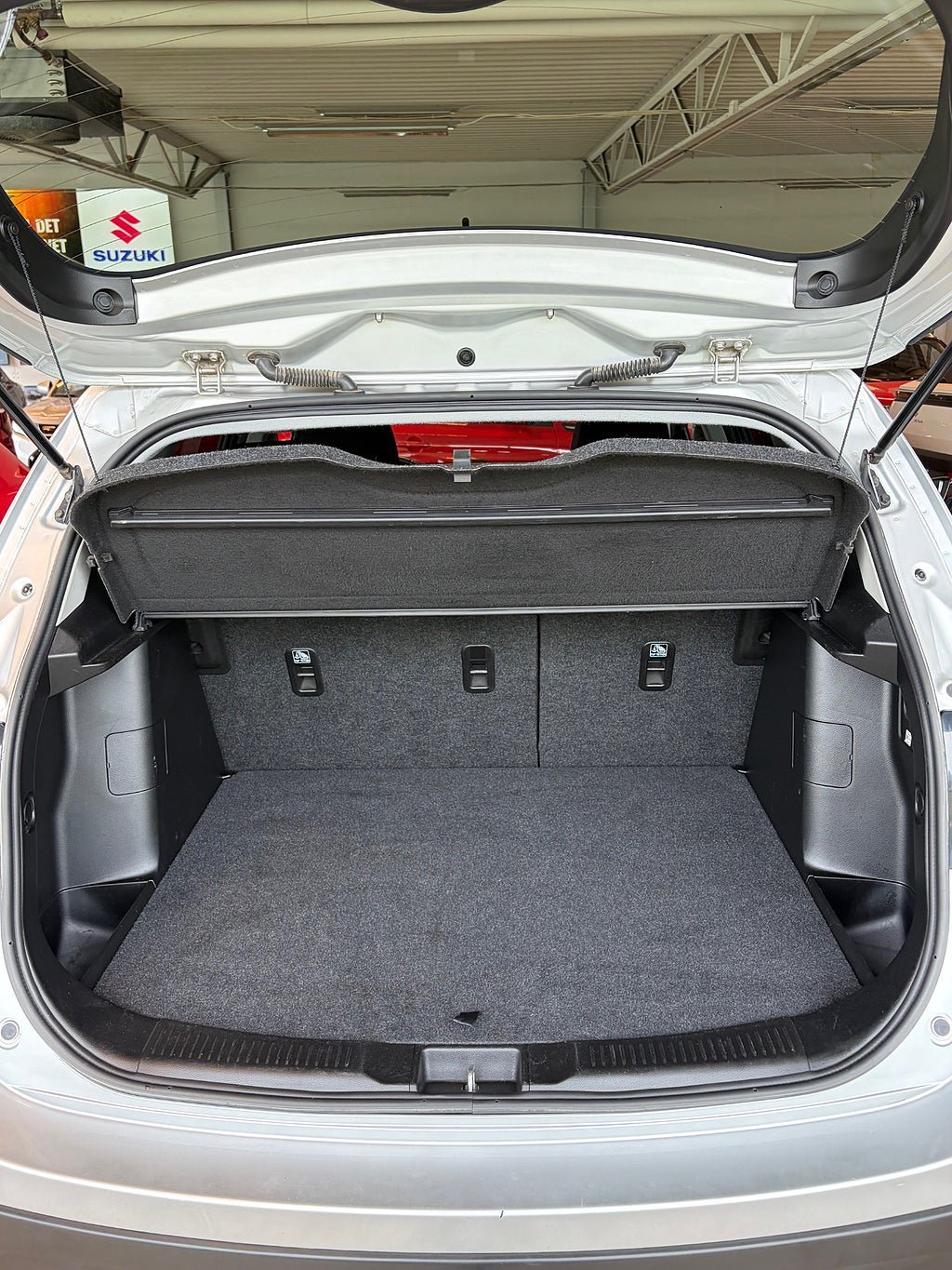 Vehicle Image 8