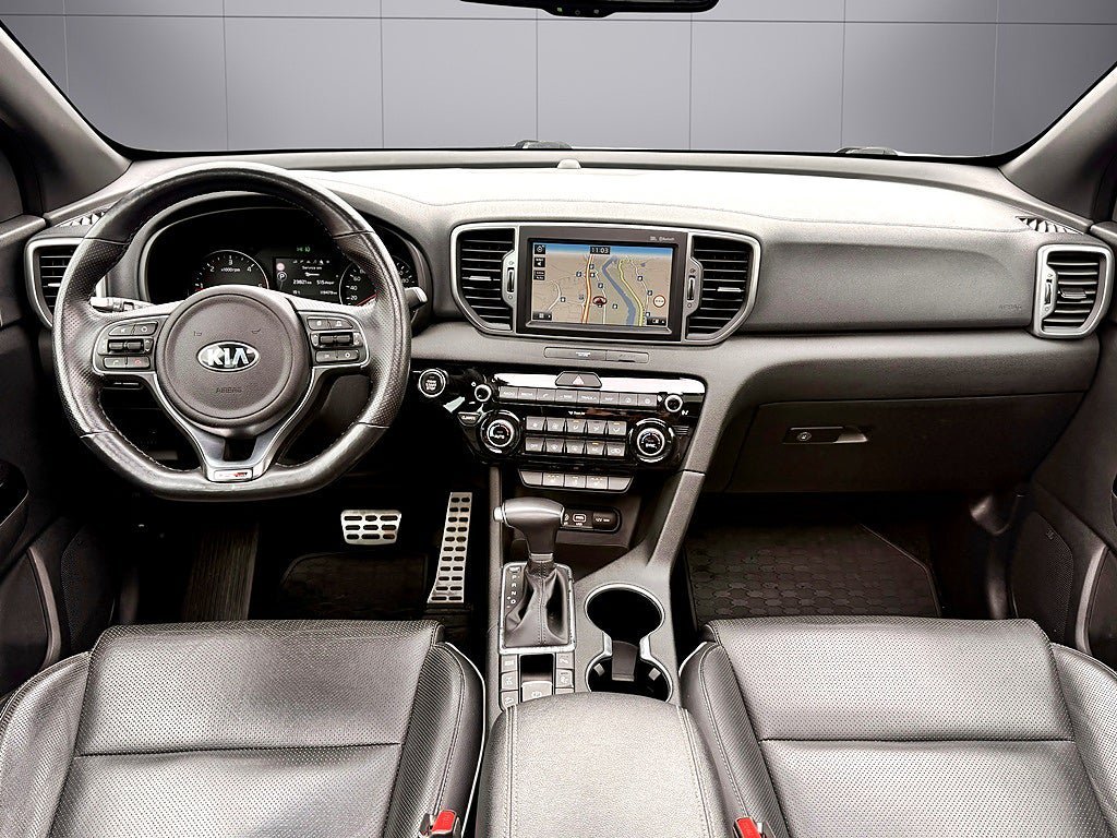Vehicle Image 12