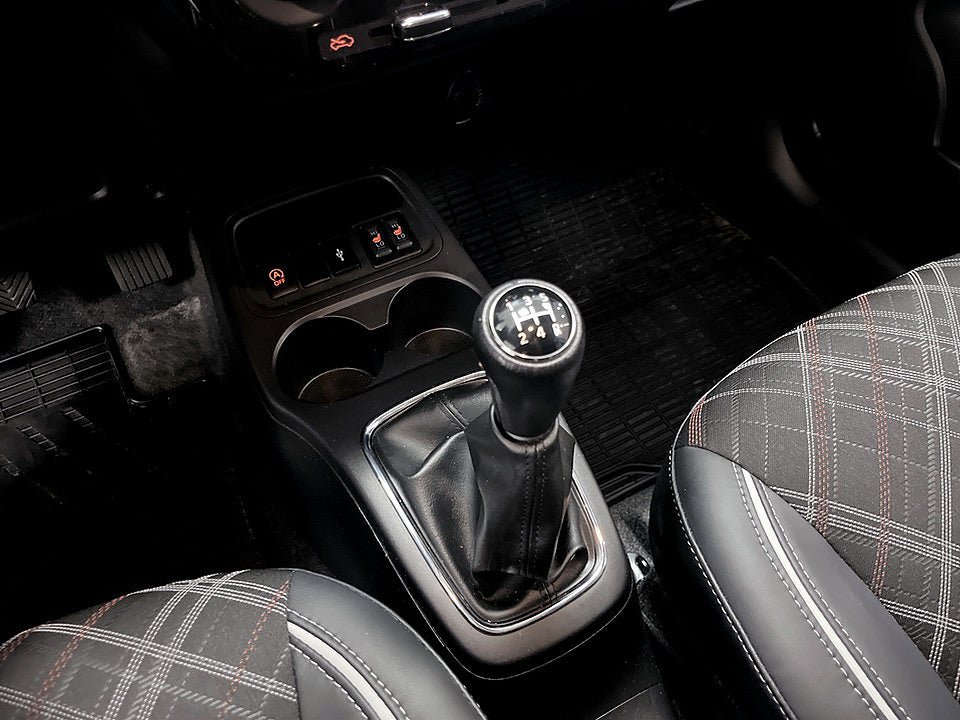 Vehicle Image 12