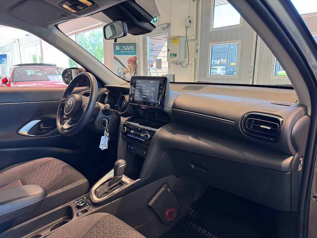 Vehicle Image 9