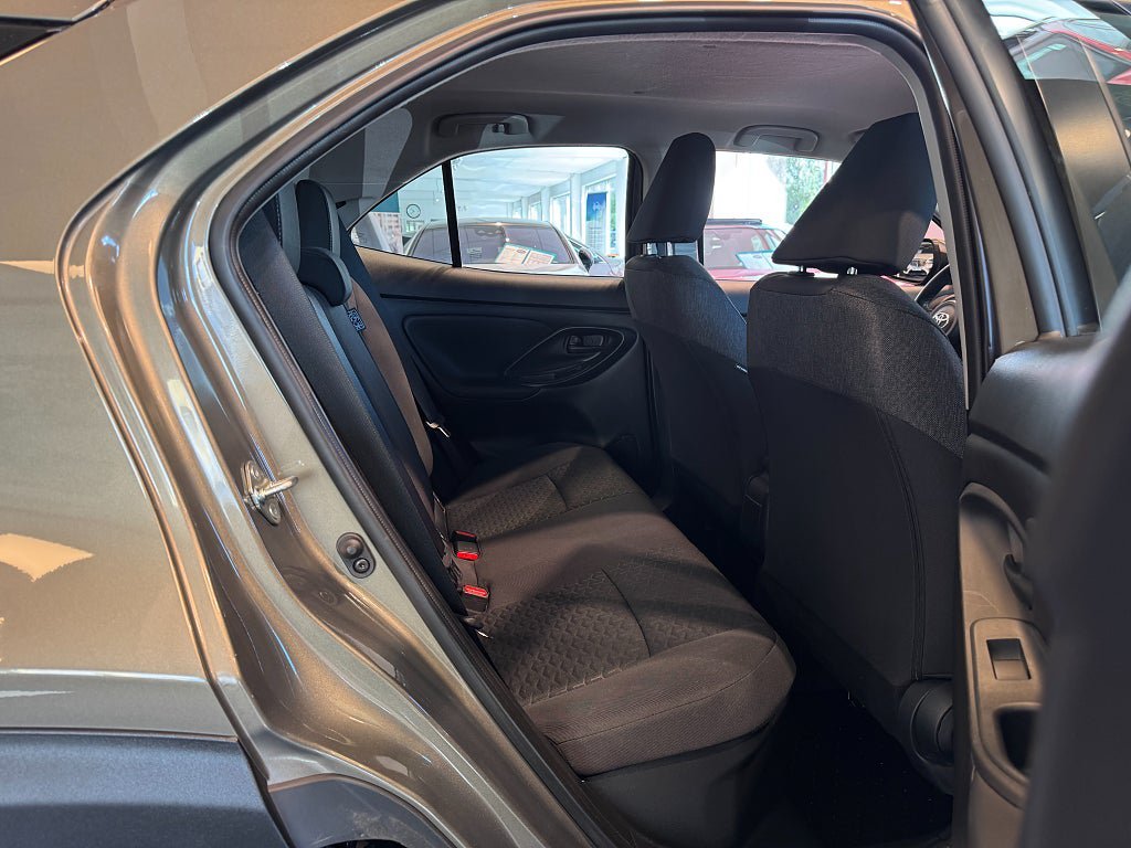 Vehicle Image 21