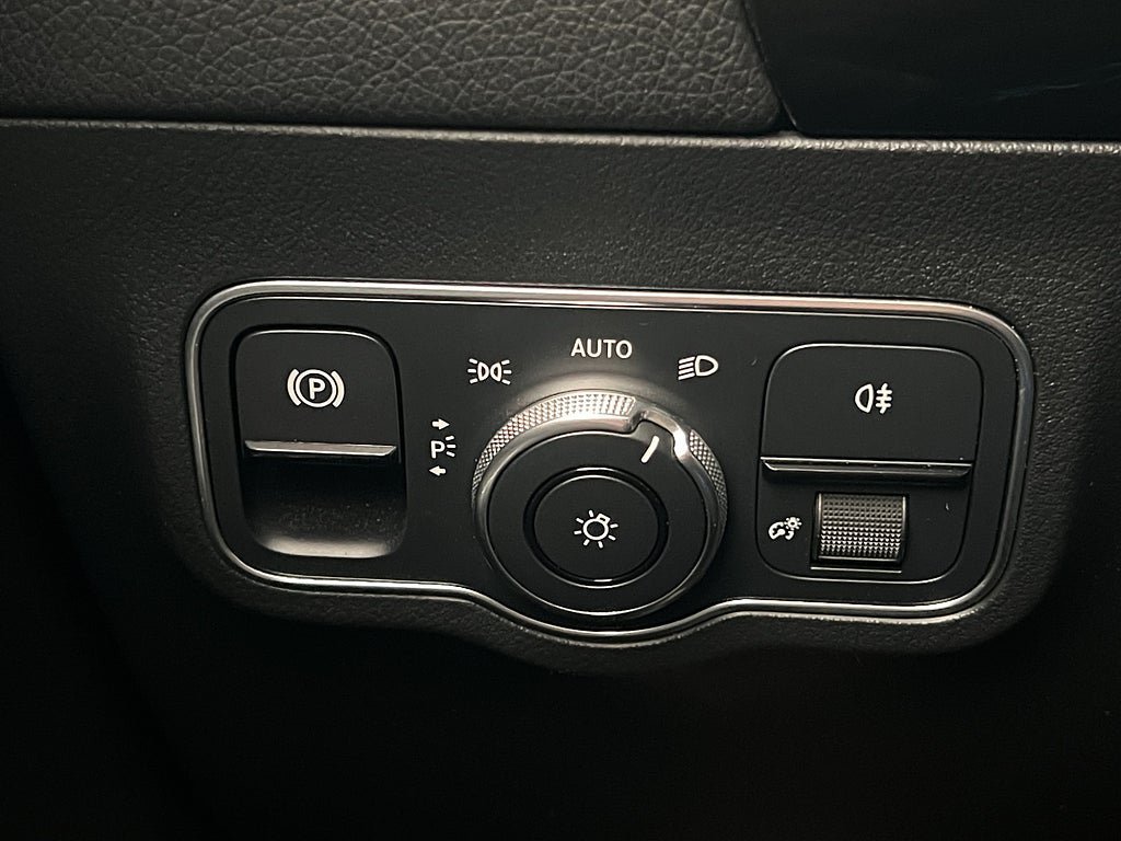 Vehicle Image 34